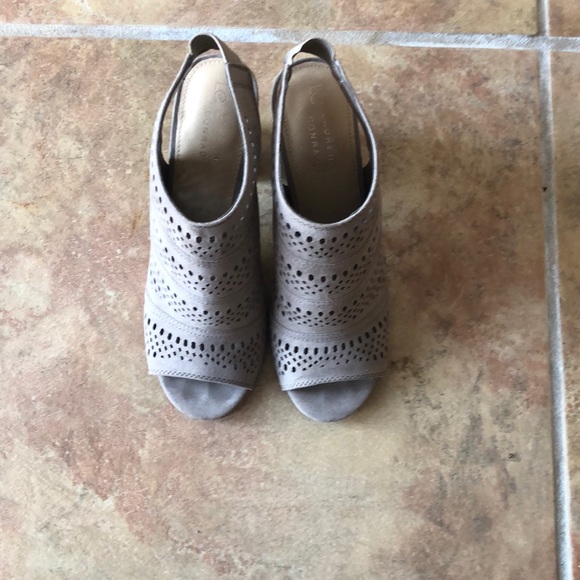 Grey Heels - Picture 2 of 5